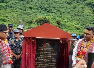 उद्योग मन्त्री बडु र मुख्य मन्त्री धामीद्धारा संयुक्त रुपमा मोटरेवल पुलको शिलान्यास,,एक वर्ष भित्र पुल निर्माण हुने